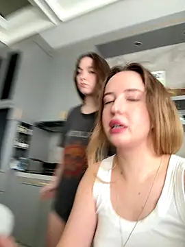 Snapshot of Nura_n_Sarah chatting on September 26, 2025, 3:10 am Nura n Sarah online show from September 26, 2025, 3:10 am