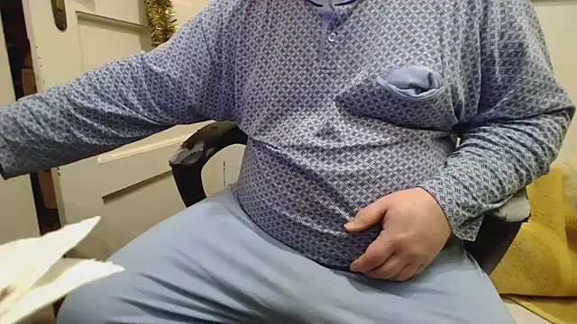 Snapshot of tipko123 chatting on December 15, 2024, 6:04 pm tipko123 online show from December 15, 2024, 6:04 pm