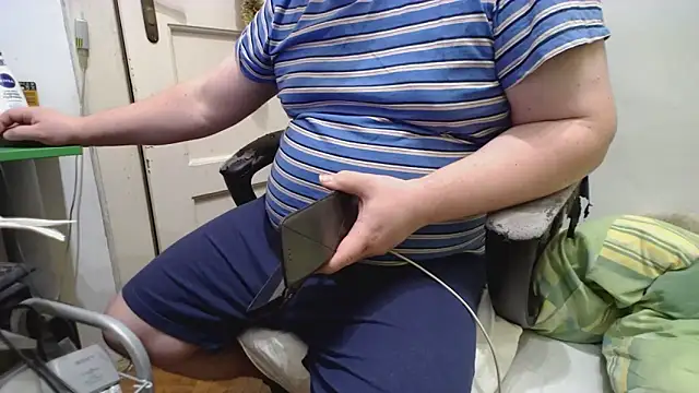 Snapshot of tipko123 chatting on December 21, 2024, 4:25 pm tipko123 online show from December 21, 2024, 4:25 pm