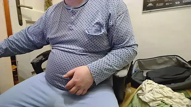 Snapshot of tipko123 chatting on February 2, 2025, 6:31 pm tipko123 online show from February 2, 2025, 6:31 pm