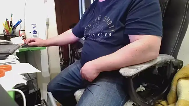 Snapshot of tipko123 chatting on October 11, 2025, 2:37 pm tipko123 online show from October 11, 2025, 2:37 pm