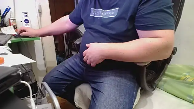 Snapshot of tipko123 chatting on October 20, 2025, 1:22 pm tipko123 online show from October 20, 2025, 1:22 pm