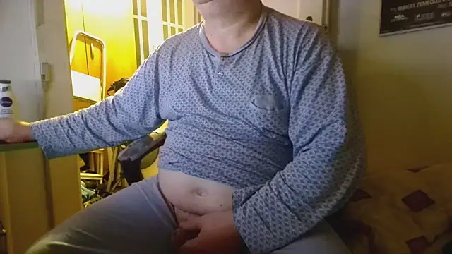 Snapshot of tipko123 chatting on November 9, 2025, 7:01 pm tipko123 online show from November 9, 2025, 7:01 pm