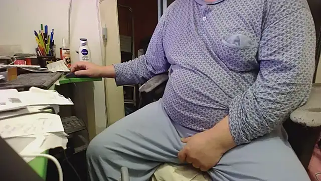 Snapshot of tipko123 chatting on November 15, 2025, 11:18 am tipko123 online show from November 15, 2025, 11:18 am