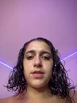 Alicia Ruiz online show from May 1, 2026, 8:02 pm