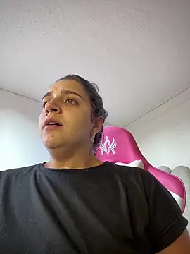 Snapshot of Alicia_Ruiz chatting on May 20, 2026, 8:04 pm Alicia Ruiz online show from May 20, 2026, 8:04 pm