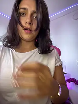 Snapshot of Alicia_Ruiz chatting on July 7, 2026, 8:02 pm Alicia Ruiz online show from July 7, 2026, 8:02 pm