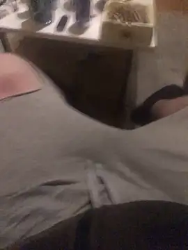 chrille82 online show from October 6, 2025, 9:34 pm