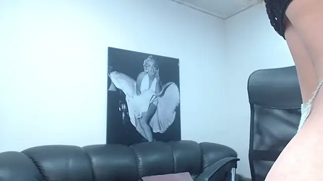 Snapshot of camilleDiaz16 chatting on December 16, 2025, 8:25 pm camilleDiaz16 online show from December 16, 2025, 8:25 pm