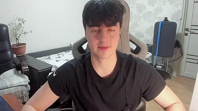 Snapshot of Knuckles17 chatting on December 21, 2025, 5:14 am Knuckles17 online show from December 21, 2025, 5:14 am