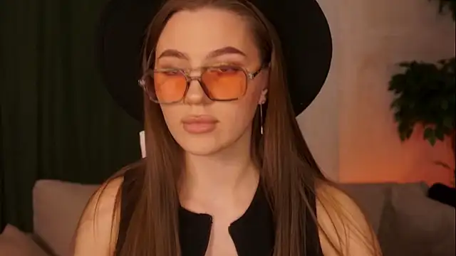 Snapshot of MaryHillty chatting on December 6, 2024, 12:16 pm MaryHillty online show from December 6, 2024, 12:16 pm