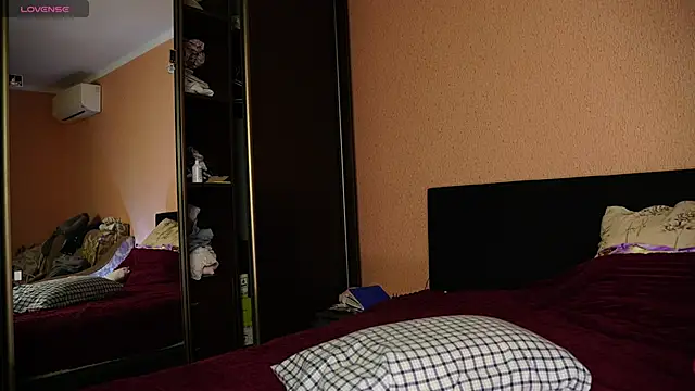 BlueCherryy online show from February 1, 2026, 7:23 pm