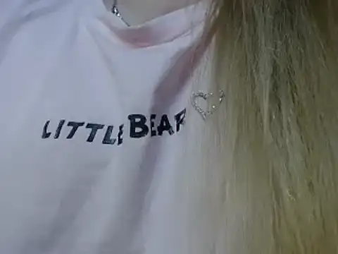 Snapshot of 69liamilk69 chatting on December 5, 2024, 6:21 am 69liamilk69 online show from December 5, 2024, 6:21 am