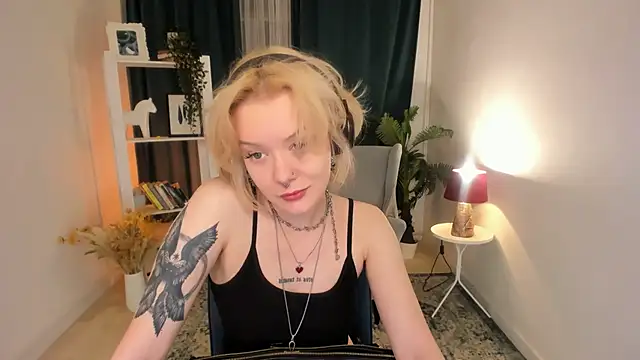 cyber whore  online show from May 5, 2026, 10:40 pm
