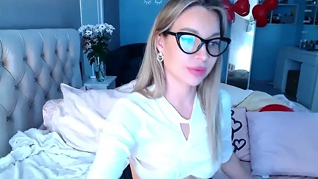 Snapshot of MissSiona chatting on February 17, 2025, 6:53 am MissSiona online show from February 17, 2025, 6:53 am