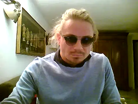 Snapshot of maciste26 chatting on December 16, 2024, 8:37 pm maciste26 online show from December 16, 2024, 8:37 pm