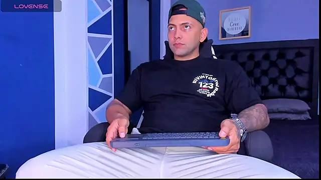 alex oficial online show from April 27, 2026, 4:54 am
