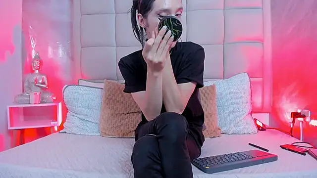 Hecatee 77 online show from November 26, 2025, 8:10 pm