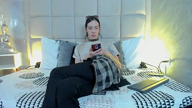 Hecatee 77 online show from January 17, 2026, 8:01 pm