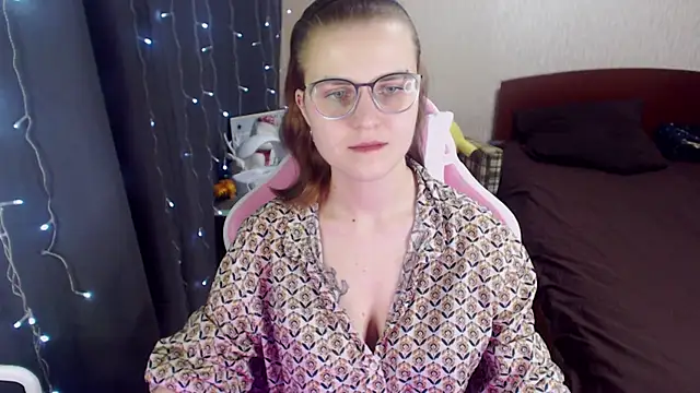 Snapshot of MissBrightShine chatting on January 30, 2025, 12:59 pm MissBrightShine online show from January 30, 2025, 12:59 pm