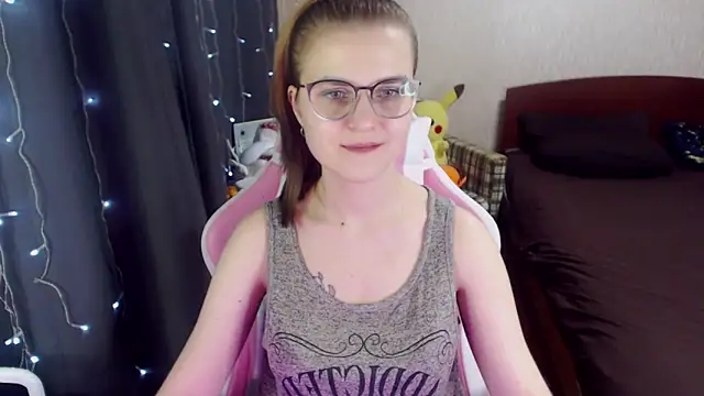 Snapshot of MissBrightShine chatting on February 2, 2025, 3:39 pm MissBrightShine online show from February 2, 2025, 3:39 pm