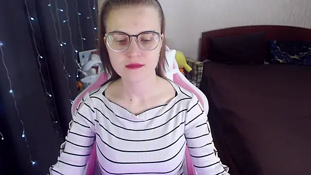 Snapshot of MissBrightShine chatting on February 5, 2025, 9:46 am MissBrightShine online show from February 5, 2025, 9:46 am