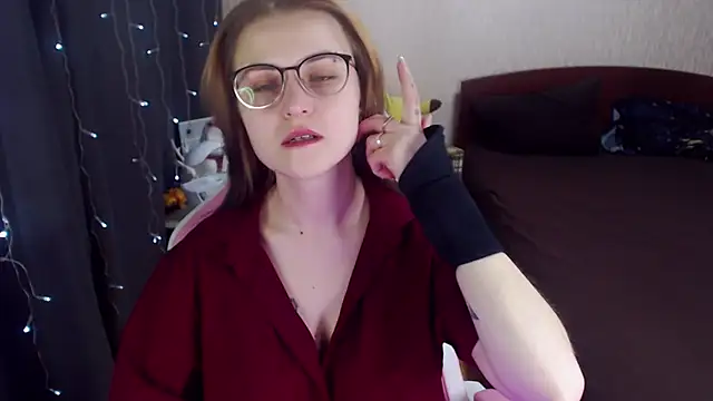 Snapshot of MissBrightShine chatting on February 12, 2025, 9:52 am MissBrightShine online show from February 12, 2025, 9:52 am