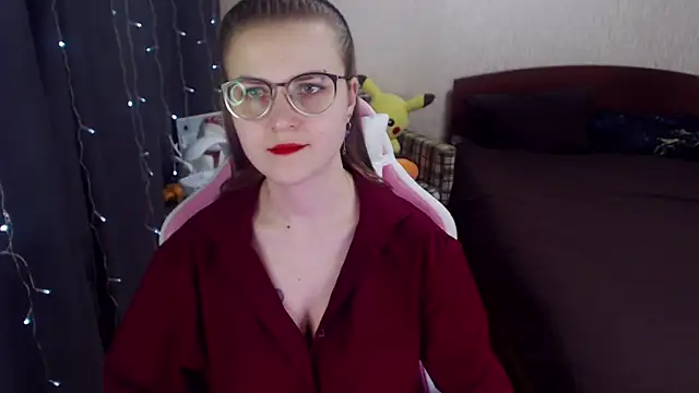 Snapshot of MissBrightShine chatting on February 13, 2025, 12:54 pm MissBrightShine online show from February 13, 2025, 12:54 pm