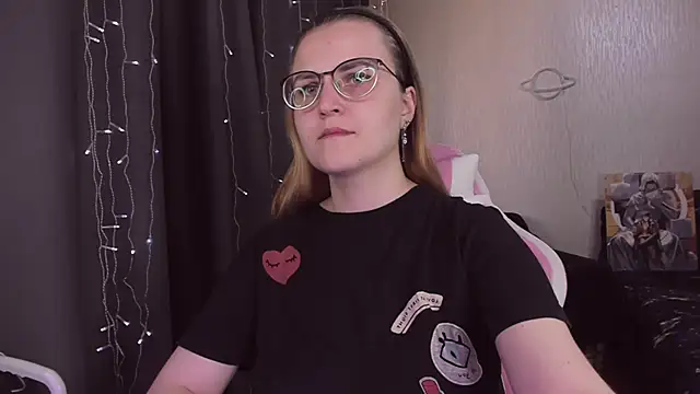 Snapshot of MissBrightShine chatting on October 7, 2025, 11:51 am MissBrightShine online show from October 7, 2025, 11:51 am