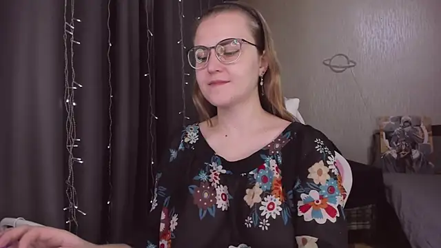 Snapshot of MissBrightShine chatting on November 13, 2025, 10:47 am MissBrightShine online show from November 13, 2025, 10:47 am