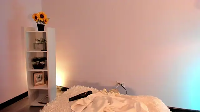 Snapshot of _aish_a_ chatting on February 6, 2025, 10:53 pm aish a online show from February 6, 2025, 10:53 pm