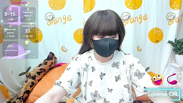 alonelove   online show from April 23, 2026, 2:35 am