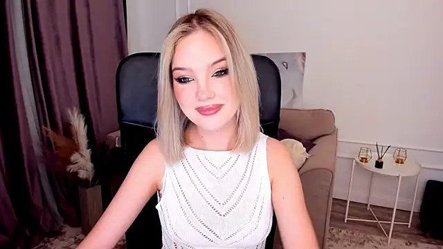 Snapshot of FloweryLove_1 chatting on March 5, 2025, 11:16 pm FloweryLove 1 online show from March 5, 2025, 11:16 pm