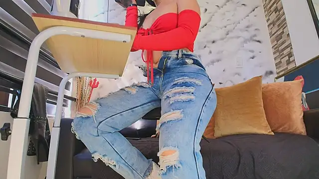 Sophie LittleS online show from May 1, 2026, 1:05 pm