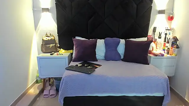 letiziia sky1 online show from February 3, 2025, 8:03 pm