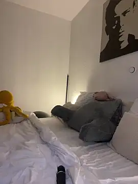 Snapshot of EllyNora chatting on February 19, 2025, 8:31 pm EllyNora online show from February 19, 2025, 8:31 pm