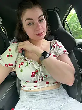 Snapshot of EllyNora chatting on June 4, 2026, 1:39 pm EllyNora online show from June 4, 2026, 1:39 pm