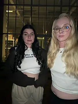 EllyNora online show from July 24, 2026, 9:02 pm