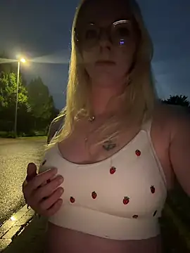 EllyNora online show from July 30, 2026, 7:57 pm