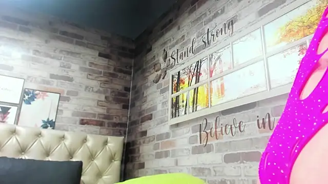 Isabela-Gomez online show from June 10, 2026, 8:52 pm