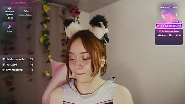 Snapshot of molly_russell chatting on January 2, 2025, 2:33 am molly russell online show from January 2, 2025, 2:33 am