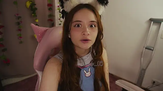 Snapshot of molly_russell chatting on January 16, 2025, 5:44 pm molly russell online show from January 16, 2025, 5:44 pm