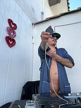 Snapshot of PeterGrandee chatting on February 1, 2025, 10:34 pm PeterGrandee online show from February 1, 2025, 10:34 pm