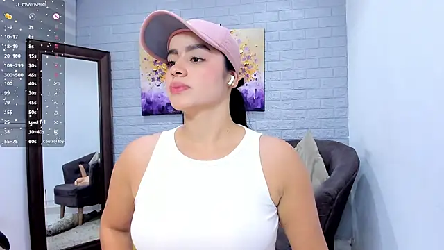 Paula Desousa online show from April 28, 2026, 8:03 pm