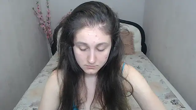 Holliy Cooper online show from July 16, 2026, 6:52 am