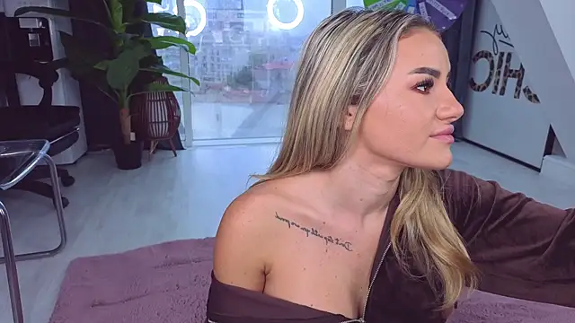 Snapshot of SpoilM3Mor3 chatting on October 3, 2025, 9:28 am SpoilM3Mor3 online show from October 3, 2025, 9:28 am