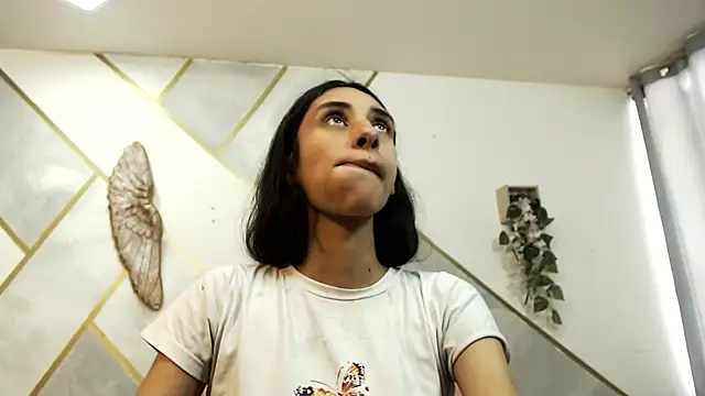 Snapshot of RoxanaCyrano_ chatting on October 14, 2025, 7:03 pm RoxanaCyrano online show from October 14, 2025, 7:03 pm