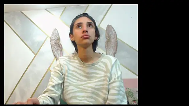 Snapshot of RoxanaCyrano_ chatting on October 28, 2025, 7:38 pm RoxanaCyrano online show from October 28, 2025, 7:38 pm