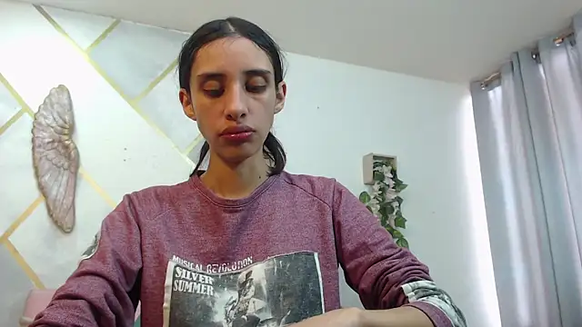 Snapshot of RoxanaCyrano_ chatting on November 26, 2025, 7:48 pm RoxanaCyrano online show from November 26, 2025, 7:48 pm