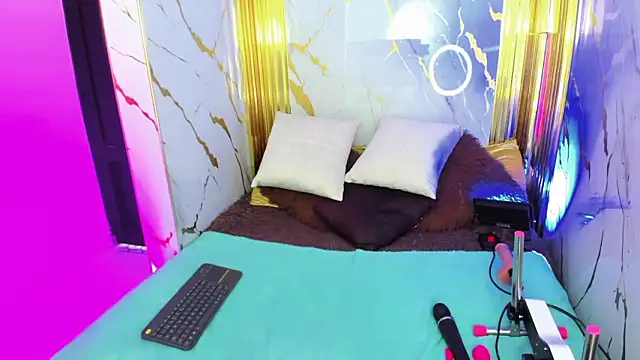 dianamilf online show from March 4, 2026, 7:53 pm